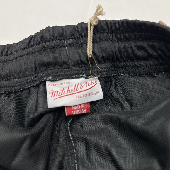 NEW Toronto Raptors Mitchell & Ness Hardwood Classics Big Face 2.0 Short XL TALL - Picture 5 of 7